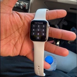 used apple watch 44mm 300$